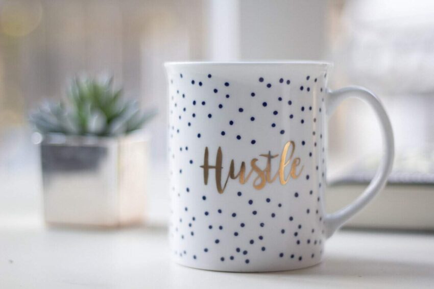 coffe mug with the word 'hustle'